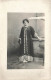 MODE - Une Femme Dans Une Robe Algérienne Très Longue - Carte Postale Ancienne - Fashion