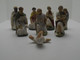 8 Tres Anciennes Figurines Personnages Pour Crèche En Platre - Kerstkribben