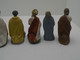 Delcampe - 8 Tres Anciennes Figurines Personnages Pour Crèche En Platre - Kerstkribben