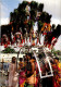 47406 - Völker Und Kulturen - Singapore , Singapur , Kevada Carrying Devotee , Hindu During Thaipusan Procession - Azië