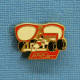 1 PIN'S //  ** FORMULE 1 / LUNETTE ROUGE ALAIN PROST ** . (A.B. Paris) - F1