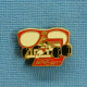 1 PIN'S //  ** FORMULE 1 / LUNETTE ROUGE ALAIN PROST ** . (A.B. Paris) - F1