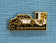 1 PIN'S //  ** COCCINELLE VOLKSWAGEN NEW BEETLE / OFFICE DE LA CIRCULATION ROUTIÈRE ** - Volkswagen