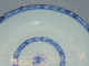 -BELLE ASSIETTE CREUSE PORCELAINE CHINE BLANC/BLEU Avec Cheveux & 1 éclat ASIE    E - Autres & Non Classés