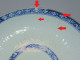 Delcampe - -BELLE ASSIETTE CREUSE PORCELAINE CHINE BLANC/BLEU Avec Cheveux & 1 éclat ASIE    E - Andere & Zonder Classificatie