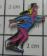 1319 Pin's Pins / Rare Et De Belle Qualité !!! SPORTS / PATINAGE ARTISTIQUE COUPLe DE PATINEURS - Kunstschaatsen