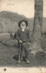 FRANCE - L'Auvergne - Un Pâtre - Un Vieil Homme Avec Une Canne Dans Les Montagnes - Vaches - Carte Postale Ancienne - Auvergne