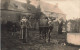 METIERS - Paysans - Paysanne Avec Sa Vache - Enfants Dans La Cour - Ferme - Carte Postale Ancienne - Farmers