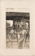 MILITARIA - Personnages - Soldats Pris En Photo Pendant Leur Pause Déjeuner - Barbelés - Carte Postale Ancienne - Personaggi