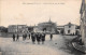 Andrezé        49         Enfants Sur La Grande Place Et Rue De L'église.   - Pli -          (voir Scan) - Andere & Zonder Classificatie