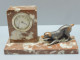 Delcampe - -SUPPORT PENDULETTE ART DECO MARBRE ROUGE CHIEN REGULE Cuivré JUS De GRENIER     E - Clocks