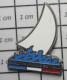 222 Pin's Pins / Beau Et Rare / SPORTS : EFV ECOLE FRANCAISE DE VOILE Variante Blanche, Par DECAT - Segeln