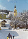 E683) Wintersportplatz FIEBERBRUNN - Straßenmotiv - Familie - Altes Auto Verschneite Kirche - Fieberbrunn