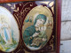 Delcampe - Ancien Cadre Triptyque Images Pieuses Icône Religieuse. Décor Médaillons Peint Sous Verre. - Religious Art