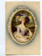 C508  -  4 Cartes - Jeunes Femmes Dans Un Médaillon, Chapeaux, Fleurs, Relief, Dorure - Mode
