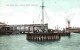 21 100  THE PIER HULL FERRY BOAT LEAVING   ( Bateau Vapeur )  ( 2 Scans) - Hull