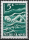 Plaatfout Groen Krasje In De Golf Iets Onder De Arm In 1948 Kinderzegels 5 + 3 Ct Blauwgroen NVPH 509 PM 12* - Plaatfouten En Curiosa