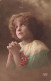 ENFANTS - Une Petite Fille Priant - Colorisé - Carte Postale Ancienne - Portraits