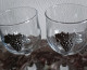 2 Verres à Pied, Décor D'une Grappe De Raisin - Glass & Crystal