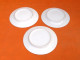 Delcampe - 3 Assiettes Plates  Porcelaine Blanche à Décor De Roses - Assiettes