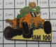 2922  Pin's Pins / Beau Et Rare / SPORTS / QUAD  ATV Yamaha 100 Par BALLARD Grand Pin's - Automovilismo - F1