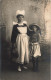 FANATISIE - Femme - Une Femme En Tenue Traditionnelle Avec Un Enfant - Carte Postale Ancienne - Frauen