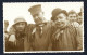 Carte-photo. Gendarme Ou Gardien De Prison à Gauche Avec Personnages Souriants. A  Identifier. 1949 - A Identifier