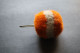 Pompon Ancien Dit Boule  Orange Et Blanc  époque XIX° Second Empire - Hoeden