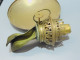 Delcampe - - BELLE ANCIENNE LAMPE A PETROLE ABEILLE Avec Pompe Sur Le Côté & Réflecteur    E - Leuchten & Kronleuchter