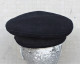 Delcampe - Berretto A Visiera Vintage Da Commissario Della Polizia Malese Originale Completo - Headpieces, Headdresses