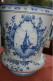 VASE DELFT AVEC RESERVE D'EAU SEPAREE - PROVIENT DE CHEZ MES GRANDS PARENTS. - Jarrones