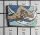 511A Pin's Pins / Beau Et Rare / SPORTS /  NATATION NAGEUR CRAWL PISCINE - Swimming