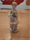 Jolie Statuette De Jeune Fille En Porcelaine - Other & Unclassified