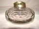 Delcampe - Encrier  En Cristal à Facettes Avec Couvercle Représentant Une Tête De Chien En Relief - Inkwells