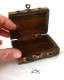 C295 Ancienne Boite Miniature Représentant Une Valise - Materiaal