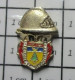 414A Pin's Pins / Beau Et Rare / POMPIERS / SAPEURS POMPIERS DE SAINT-???? BLASON ECUSSON - Cinéma