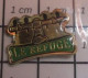 3022 Pin's Pins / Beau Et Rare / BIERES / TIREUSE A BIERE BAR LE REFUGE - Birra