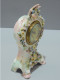 Delcampe - -JOLIE ANCIENNE PENDULETTE PORCELAINE ALLEMANDE DE SAXE ? EPEES CROISEES?  E - Clocks