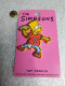 Pin's The Simpson's - Matt Groening 1990 Pin's En Plastique Sur Carton Fuschia (9.4 X 5.4 Cm) - Cinéma