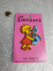 Pin's The Simpson's - Matt Groening 1990 Pin's En Plastique Sur Carton Fuschia (9.4 X 5.4 Cm) - Filmmanie