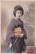 GU Nw - JEUNE FEMME TENUE TRADITIONNELLE JAPON KIMONO ET OBI - CARTE COLORISEE - - Asia