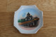 SOUVENIR DE DOMFRONT FIN XIX° EGLISE NOTRE DAME SUR L EAU VIDE POCHE EN FAIENCE FABRIQUE EN ALLEMAGNE PORCELAINE - Obj. 'Herinnering Van'