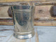 Ancien Vase Argent Ou Métal Ciselé Blason Style Anglais - Argenterie