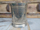 Ancien Vase Argent Ou Métal Ciselé Blason Style Anglais - Silberzeug