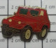 615c Pin's Pins / Beau Et Rare / POMPIERS / 4x4. LA JEEP ROUGE DU CHEF DES SAPEURS-POMPIERS - Pompiers