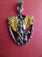 Pendentif Archange Saint Michel Terrassant Satan Représenté Par Un Dragon - Pendants