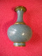 Ancien Vase Bronze Cloisonné Décor Floral Et Oiseau Noir Chine ? Asie ? Haut 12.5 Cm 221 G Diam Col 4.6cm Cul 4cm - Aziatische Kunst