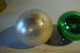 C25 2 Anciennes Boules De Noël Oud Kerst Boom Versiering Old Christmas - Kerstversiering