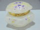 Delcampe - -ANCIENNE SUPERBE BOITE BONBONNIERE VERRE OPAQUE FLEURS EMAILLEES VIOLETTES      E - Dozen