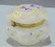 Delcampe - -ANCIENNE SUPERBE BOITE BONBONNIERE VERRE OPAQUE FLEURS EMAILLEES VIOLETTES      E - Dozen